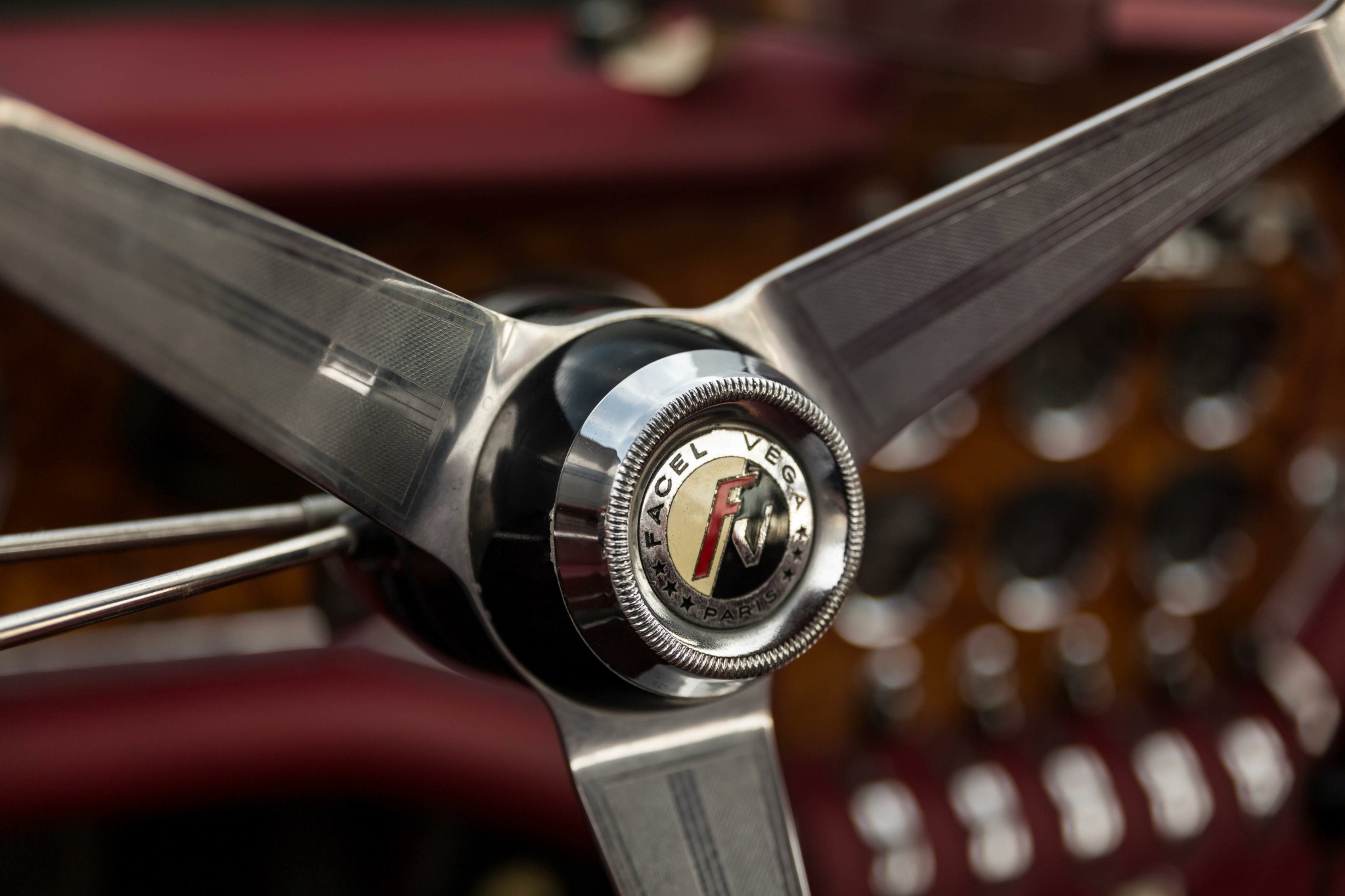 Ο Αλμπέρ Καμύ, η KGB και το γαλλικό μυθικό αυτοκίνητο