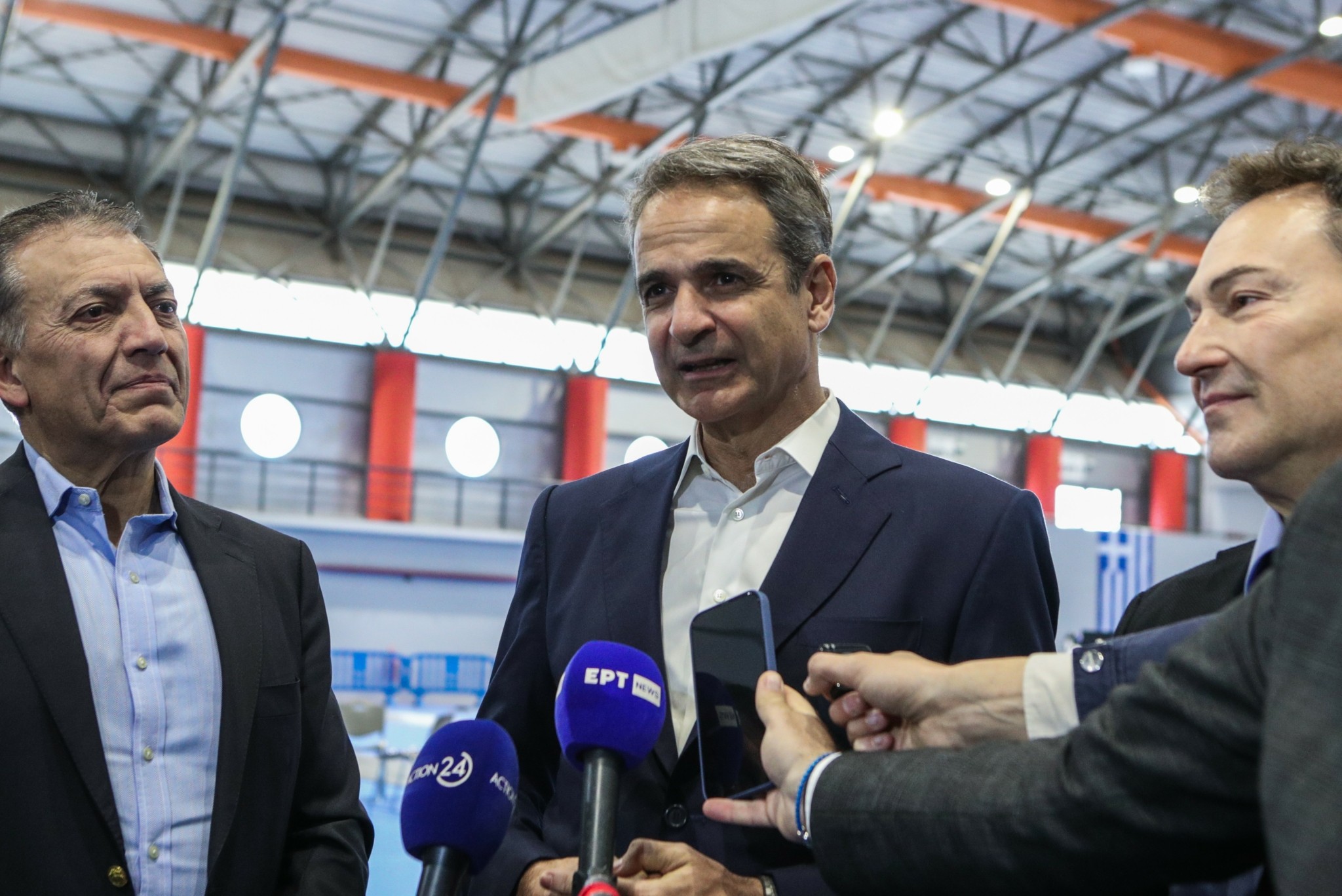 Μητσοτάκης στα ανακαινισμένα γήπεδα στίβου και ξιφασκίας στην Παιανία: «Η υποστήριξη του αθλητισμού απαιτεί επένδυση σε υποδομές» (pics)