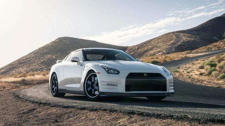 Σε κρίση η Nissan: Πωλεί το «στρατηγείο» στη Γιοκοχάμα – Σχέδιο σωτηρίας με κλείσιμο εργοστασίων και απολύσεις