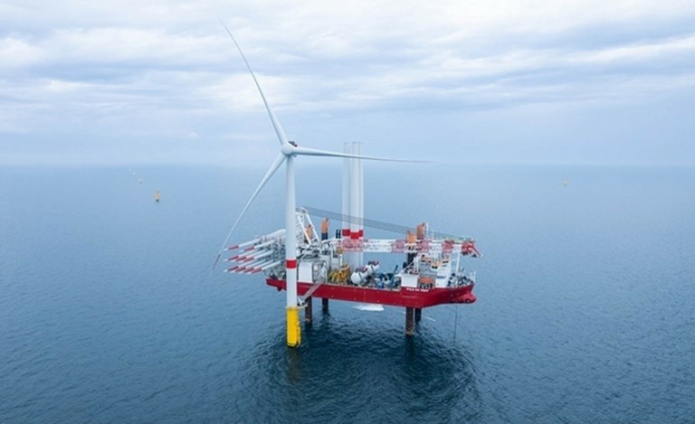 Ocean Winds: Εγκατάσταση της πρώτης ανεμογεννήτριας στο υπεράκτιο αιολικό EMYN στη Γαλλία (pic)
