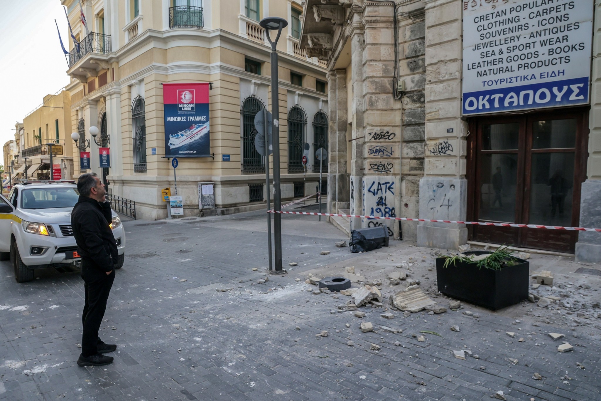 Κρήτη: Ζημιές σε κτίρια από τον ισχυρό σεισμό των 6,1 Ρίχτερ (pics)