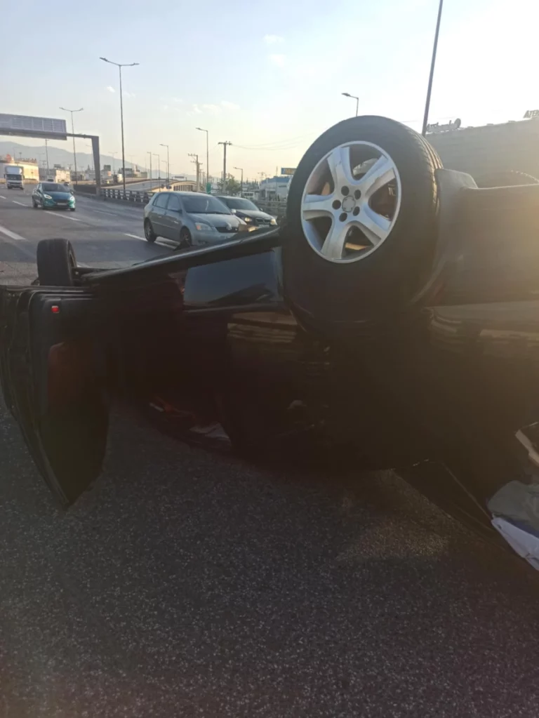 Τροχαίο στον Κηφισό: Αναποδογύρισε ΙΧ, τραυματίστηκε ελαφρά ο οδηγός