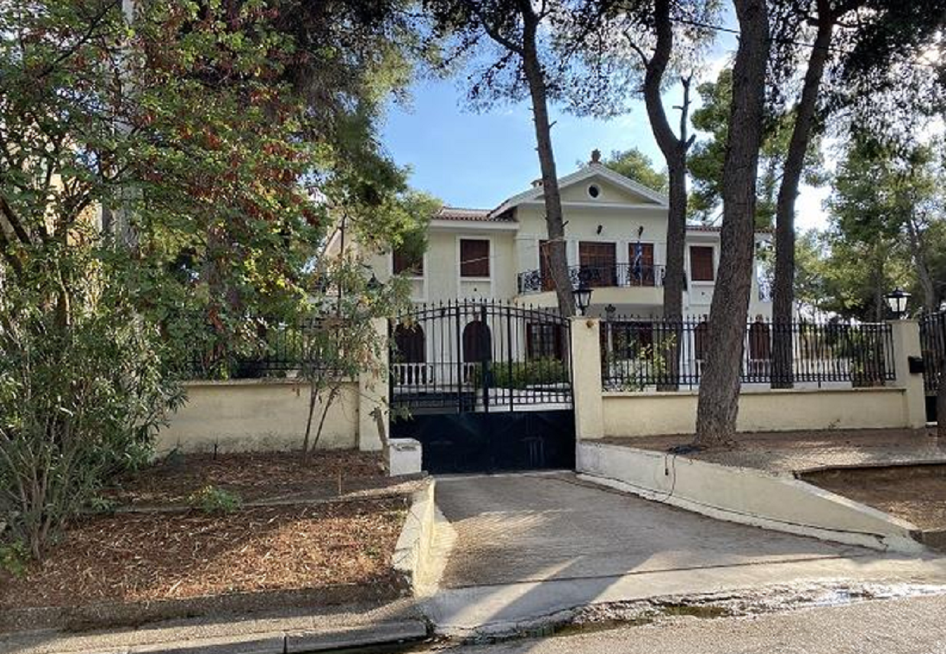 Πλειστηριασμοί: Το νοσοκομείο, η «ποδηλατούπολη», η μονοκατοικία στην Εκάλη και η ΕΝΚΛΩ (pics)