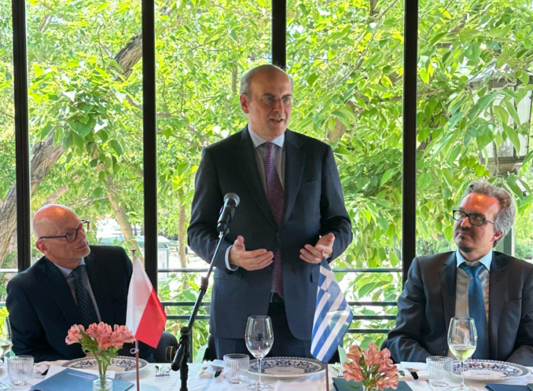 Χατζηδάκης σε πρέσβεις ΕΕ: Η ελληνική οικονομία επέστρεψε δυναμικά