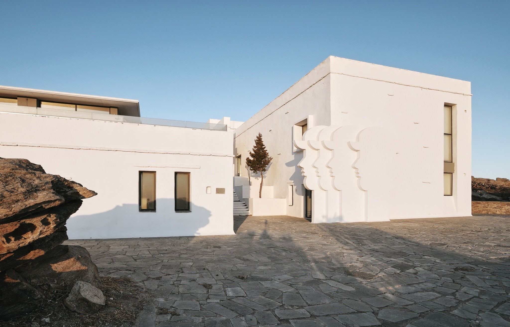 Γιάννης Γαϊτης: Η ζωή και το έργο του μεγάλου εικαστικού μέσα από τα λόγια της κόρης του