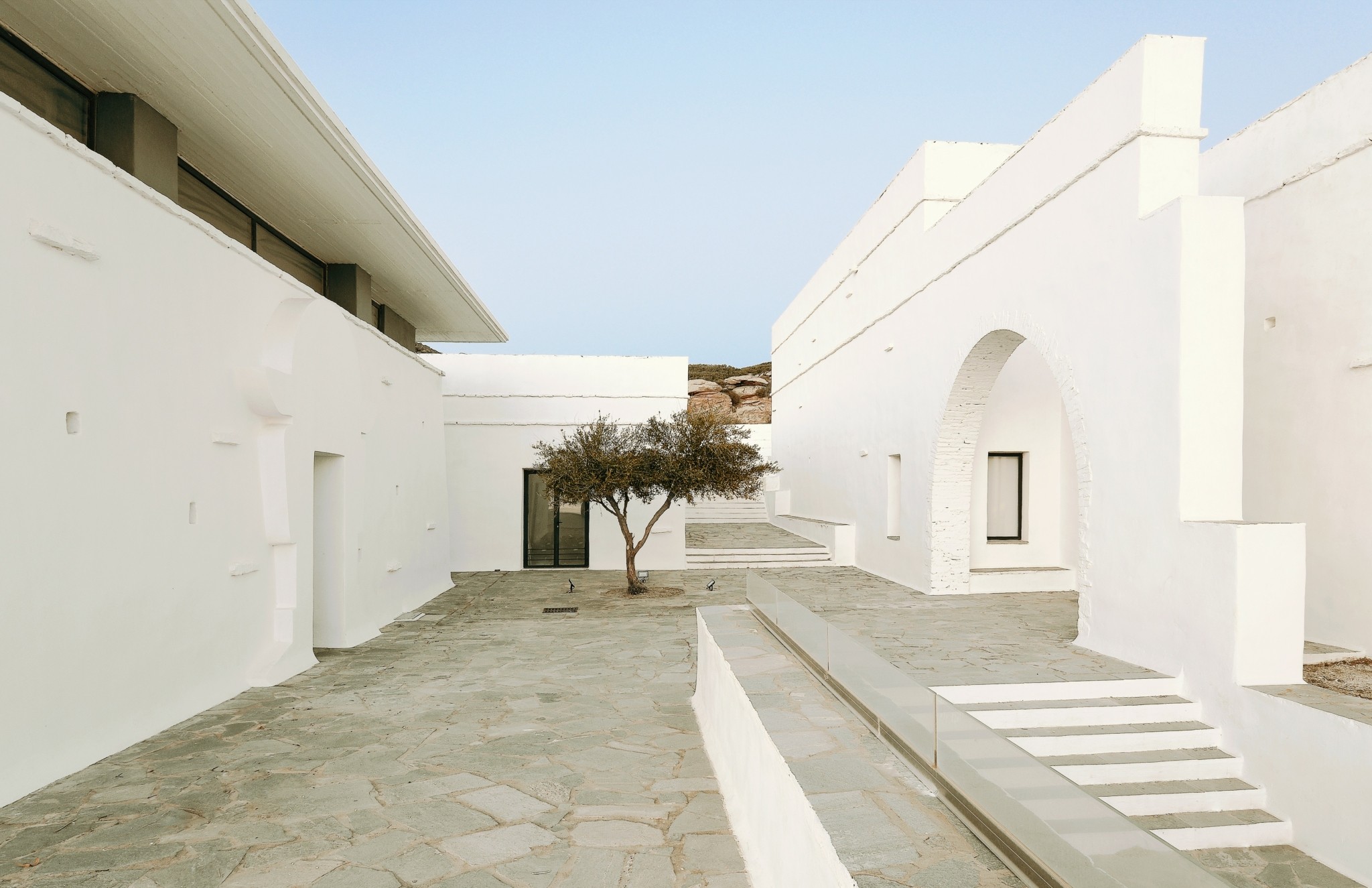 Γιάννης Γαϊτης: Η ζωή και το έργο του μεγάλου εικαστικού μέσα από τα λόγια της κόρης του