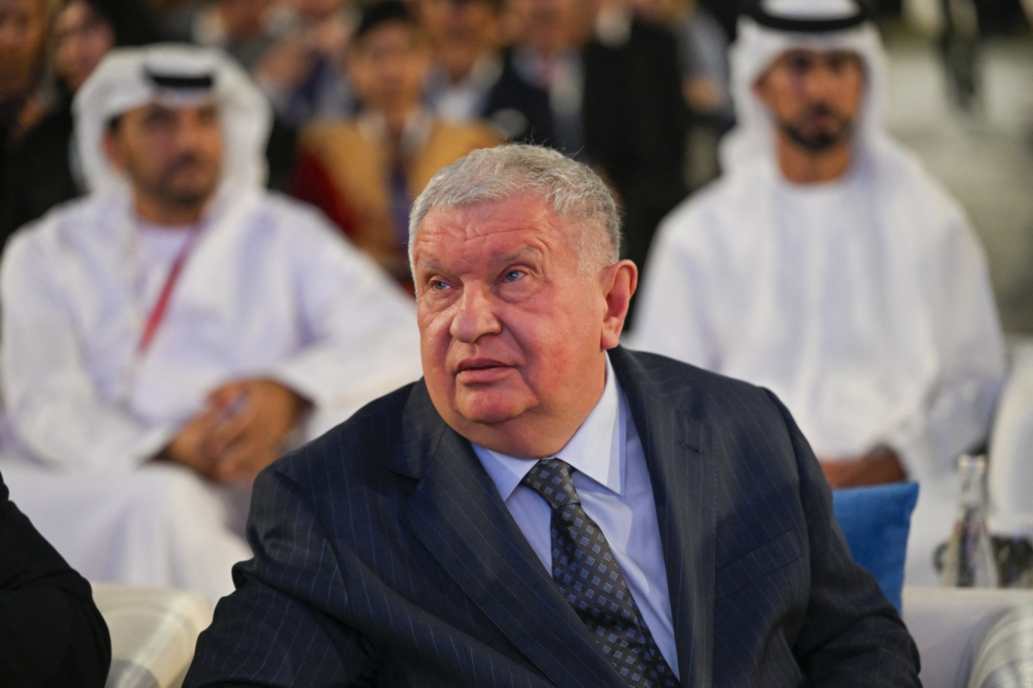 Σέτσιν (Rosneft): Κίνδυνος αναταραχής και οικονομικής κρίσης στην Ευρώπη από τις κυρώσεις κατά τη Ρωσίας