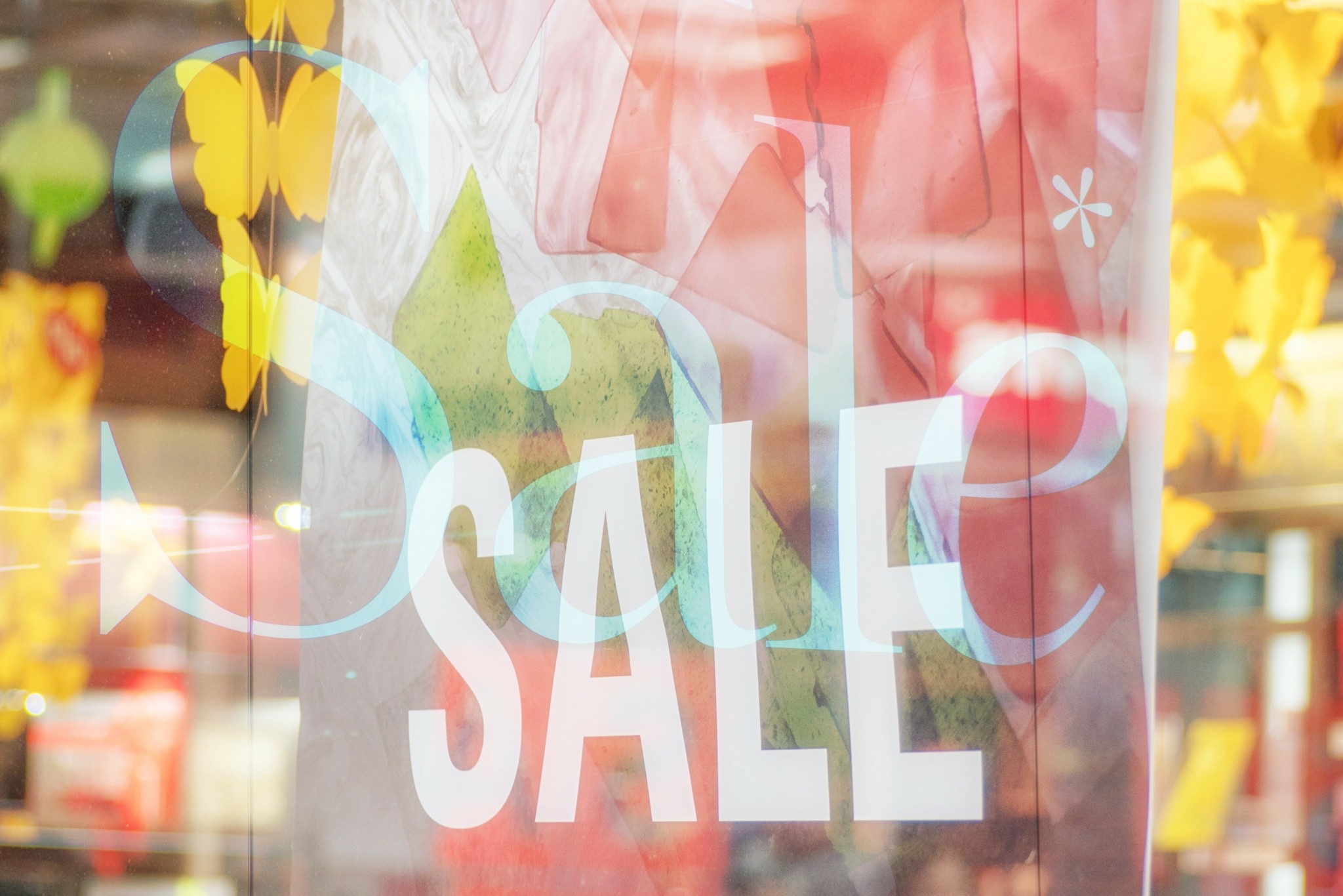 Θερινές εκπτώσεις 2025: Πότε ξεκινούν και τι να προσέξουν οι καταναλωτές