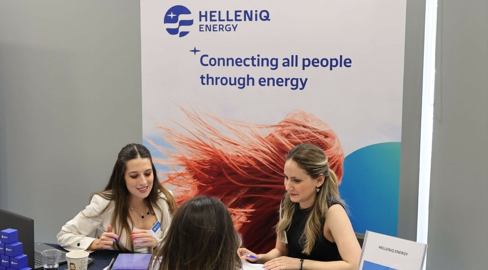 Η HELLENiQ ENERGY εδραιώνει τη θέση της ως εργοδότης επιλογής