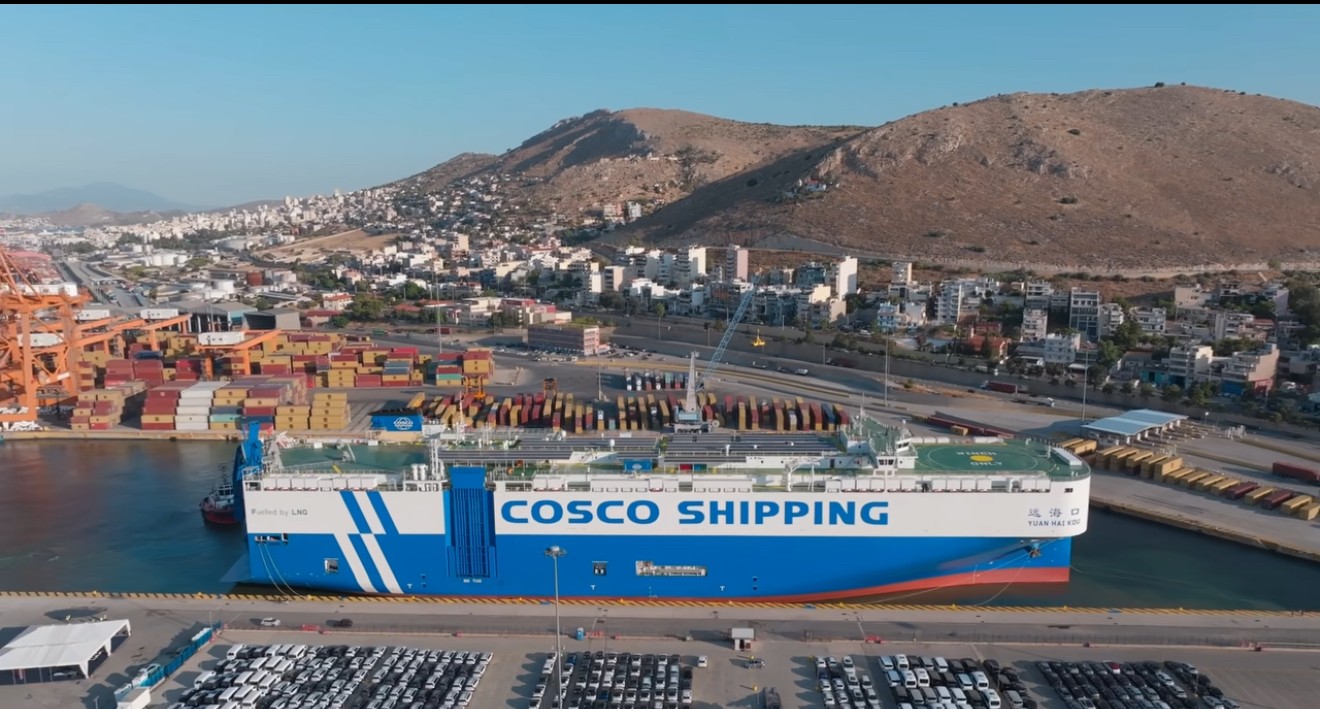 «Yuan Hai Kou»: Ιστορική άφιξη στον Πειραιά του πρώτου «πράσινου» πλοίου μεταφοράς οχημάτων (pics)