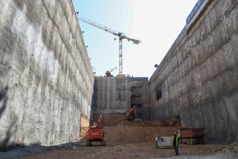 Γραμμή 4 του Μετρό: Στο 20% της διαδρομής του έφτασε ο μετροπόντικας «Νίκη» (pics)