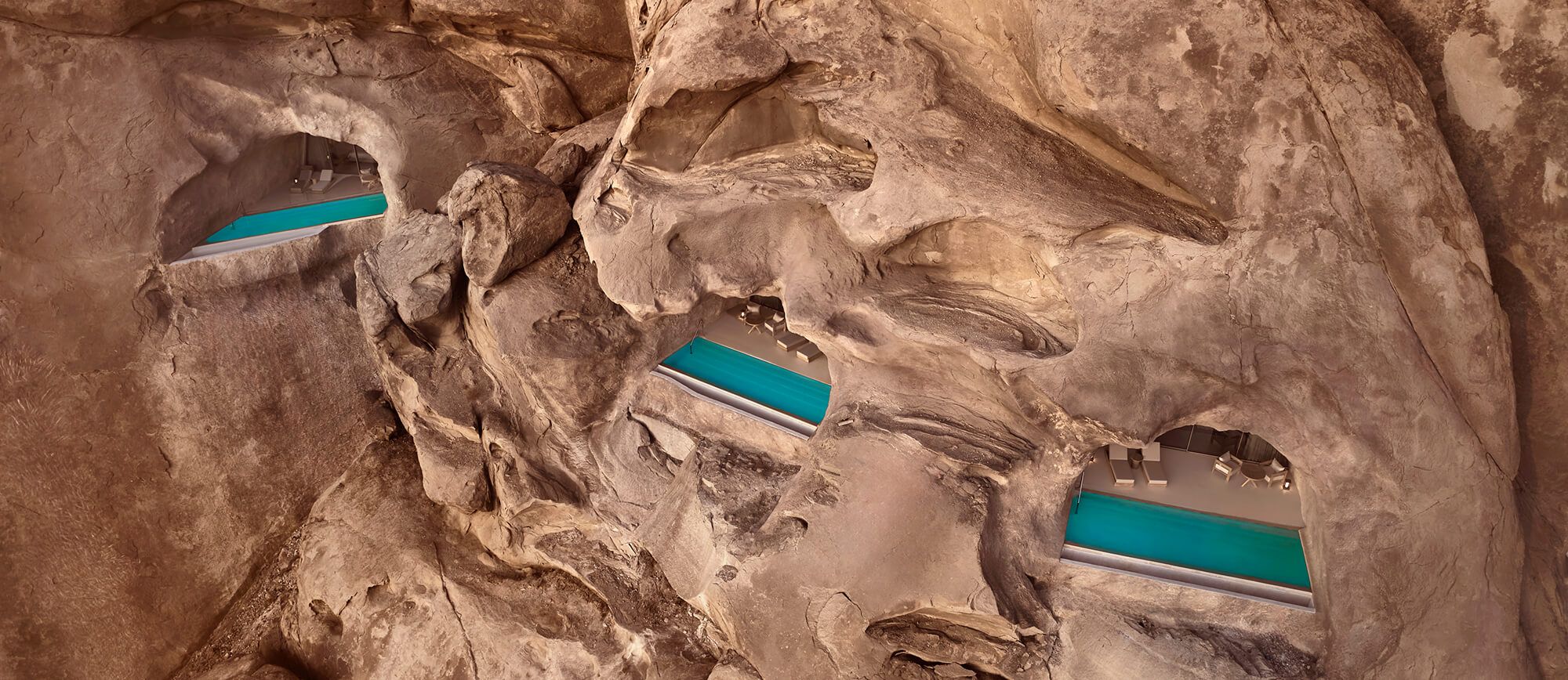 Desert Rock: Οι θεαματικές κρεμαστές βίλες στη Σαουδική Αραβία