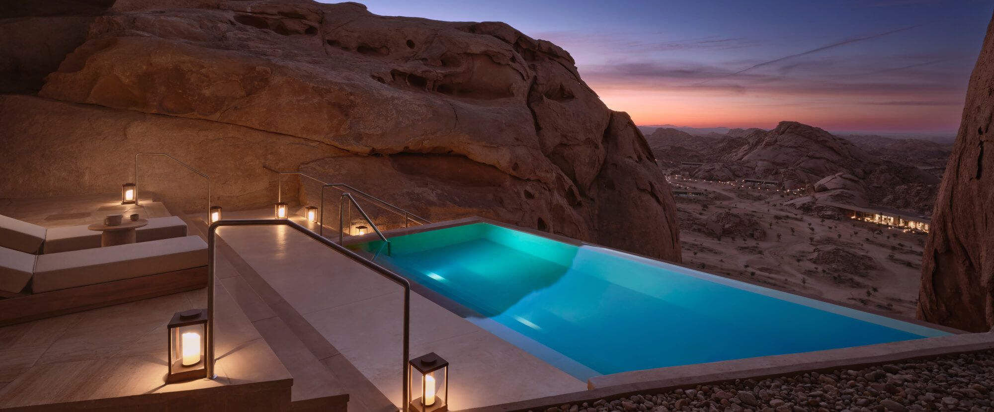 Desert Rock: Οι θεαματικές κρεμαστές βίλες στη Σαουδική Αραβία