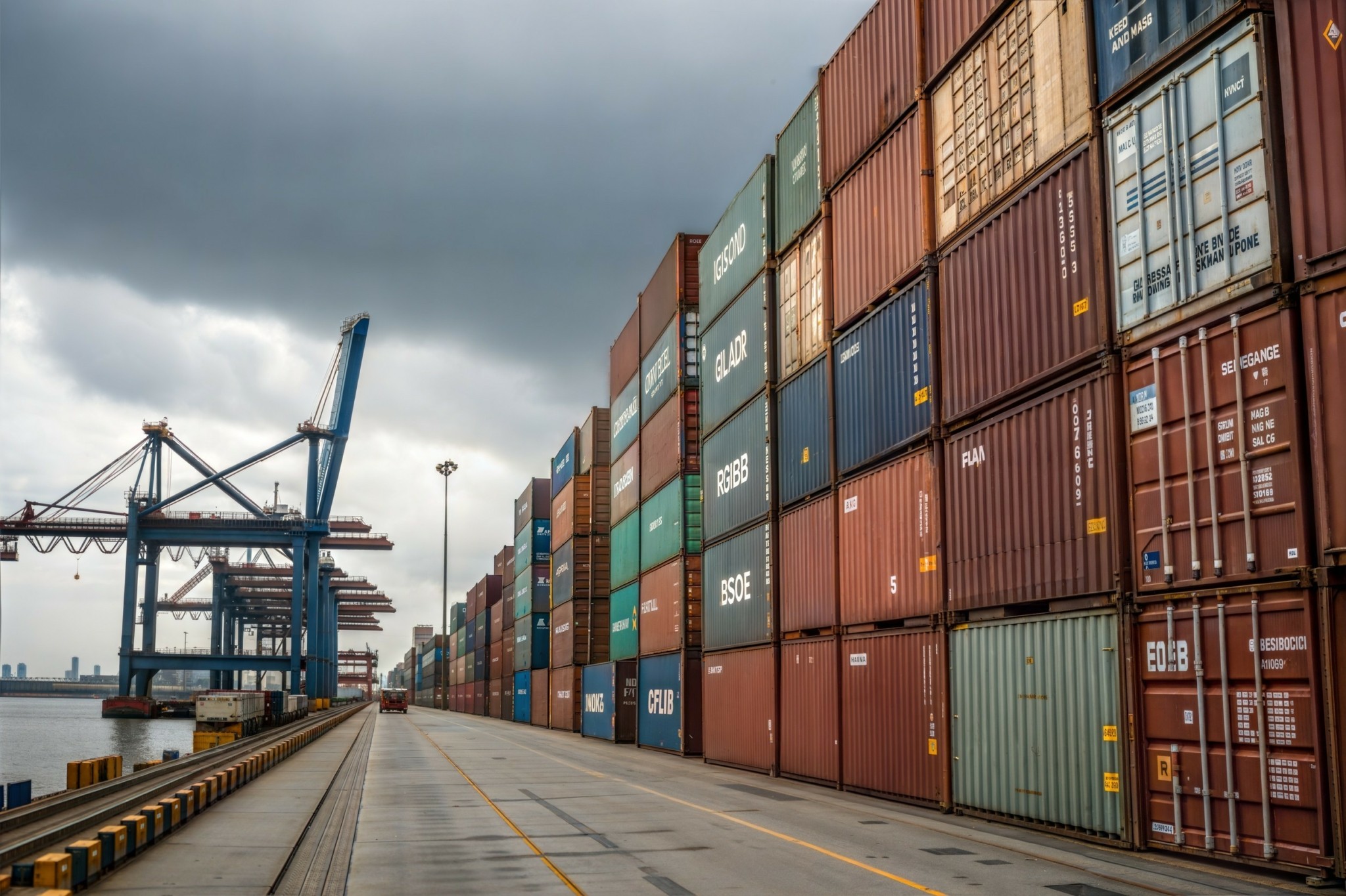 Πώς ο Τραμπ αλλάζει τη στρατηγική του για την επιβολή των δασμών (πίνακες)