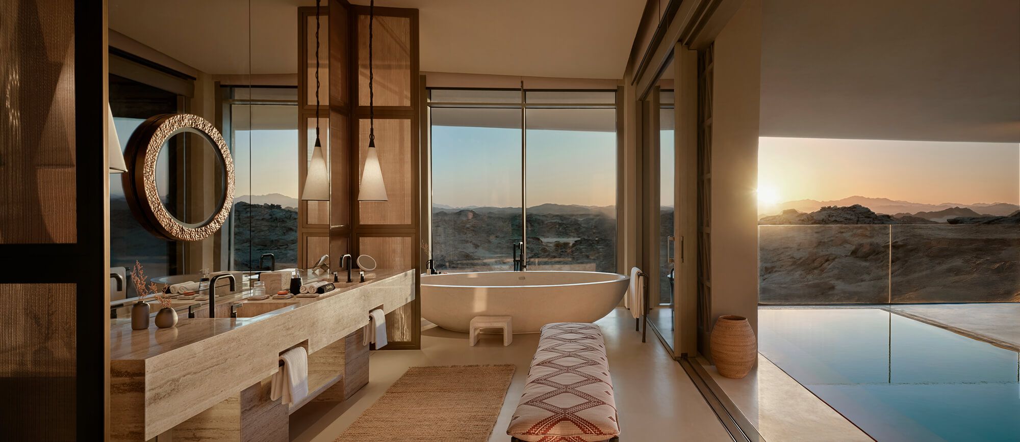 Desert Rock: Οι θεαματικές κρεμαστές βίλες στη Σαουδική Αραβία