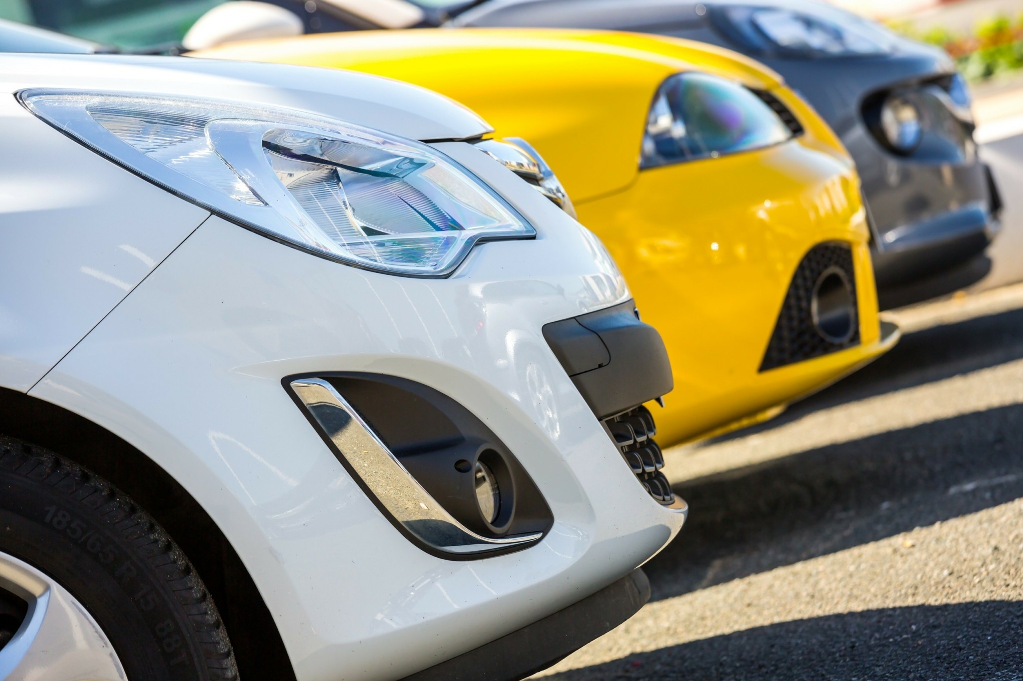 Ηλεκτρικά αυτοκίνητα στην Ευρώπη: Τα ρεκόρ στις πωλήσεις και τα «αγκάθια» στη μετάβαση