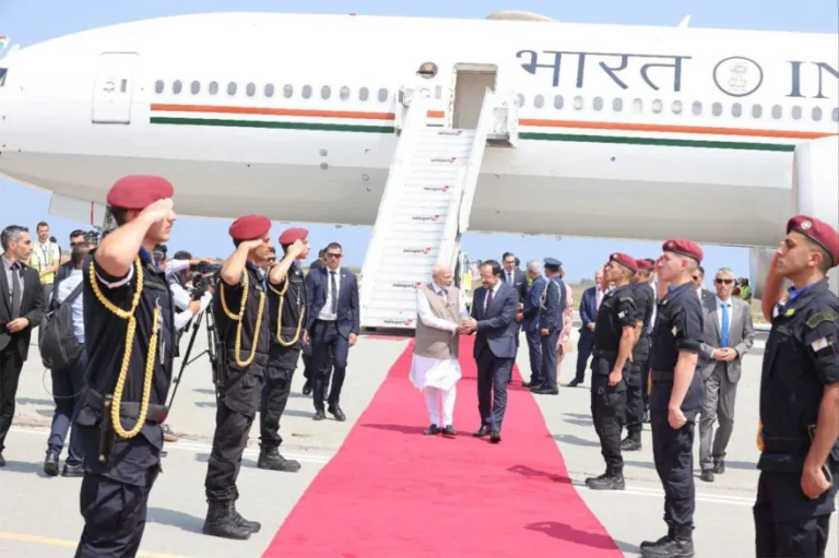 Στην Κύπρο ο Ναρέντρα Μόντι – Τον υποδέχθηκε ο Νίκος Χριστοδουλίδης (tweet)