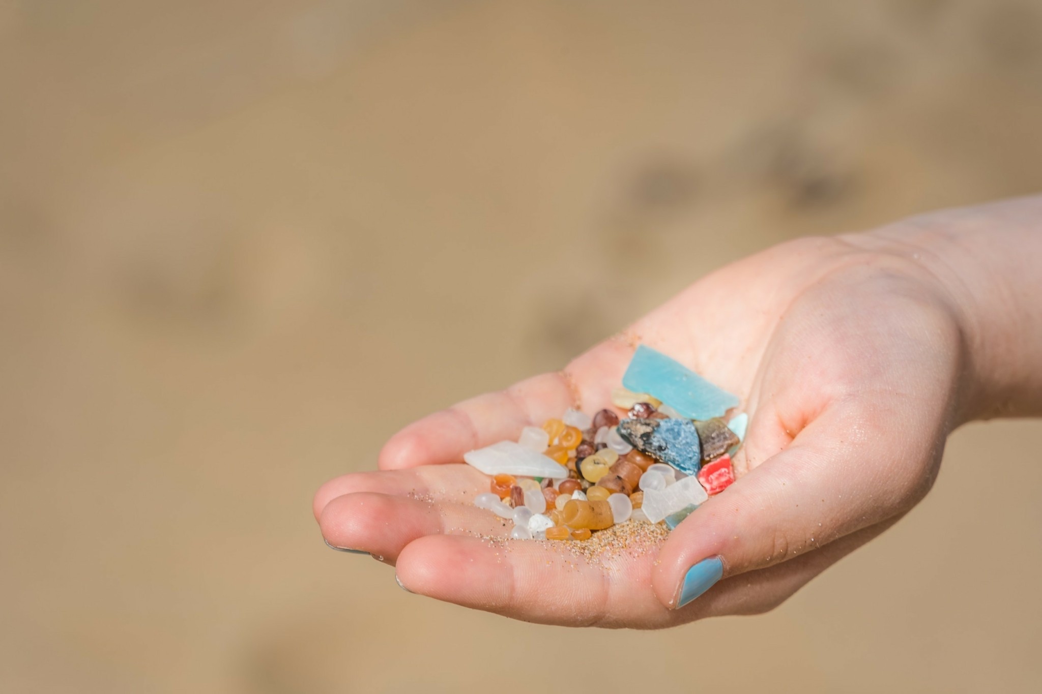 Μικροπλαστικά και κλιματική κρίση: Η νέα «συμμαχία» που απειλεί πλανήτη και υγεία