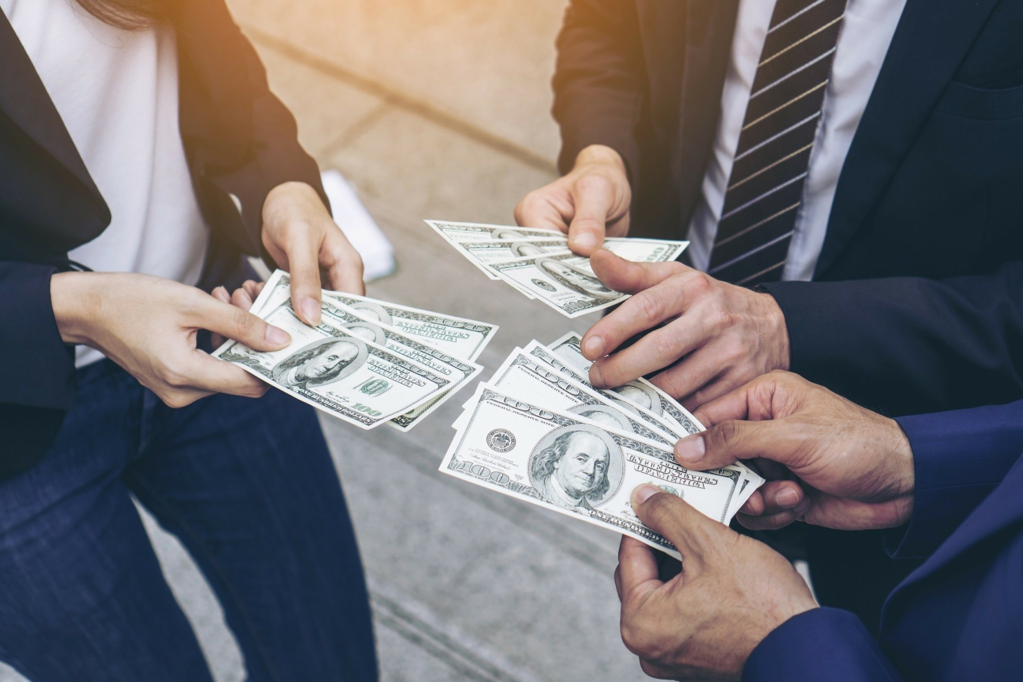 Φόρος στα φιλοδωρήματα: Γιατί είναι τόσο σημαντικός στις ΗΠΑ (tweets)