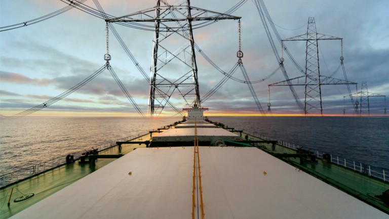 Κλείσιμο των Στενών του Ορμούζ: Ο αντίκτυπος στην ελληνική αγορά καυσίμων και ρεύματος