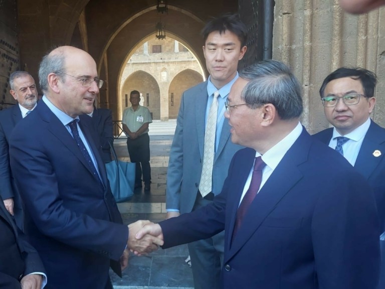 Συνάντηση του Κωστή Χατζηδάκη με τον πρωθυπουργό της Κίνας Li Qiang στη Ρόδο (pic)