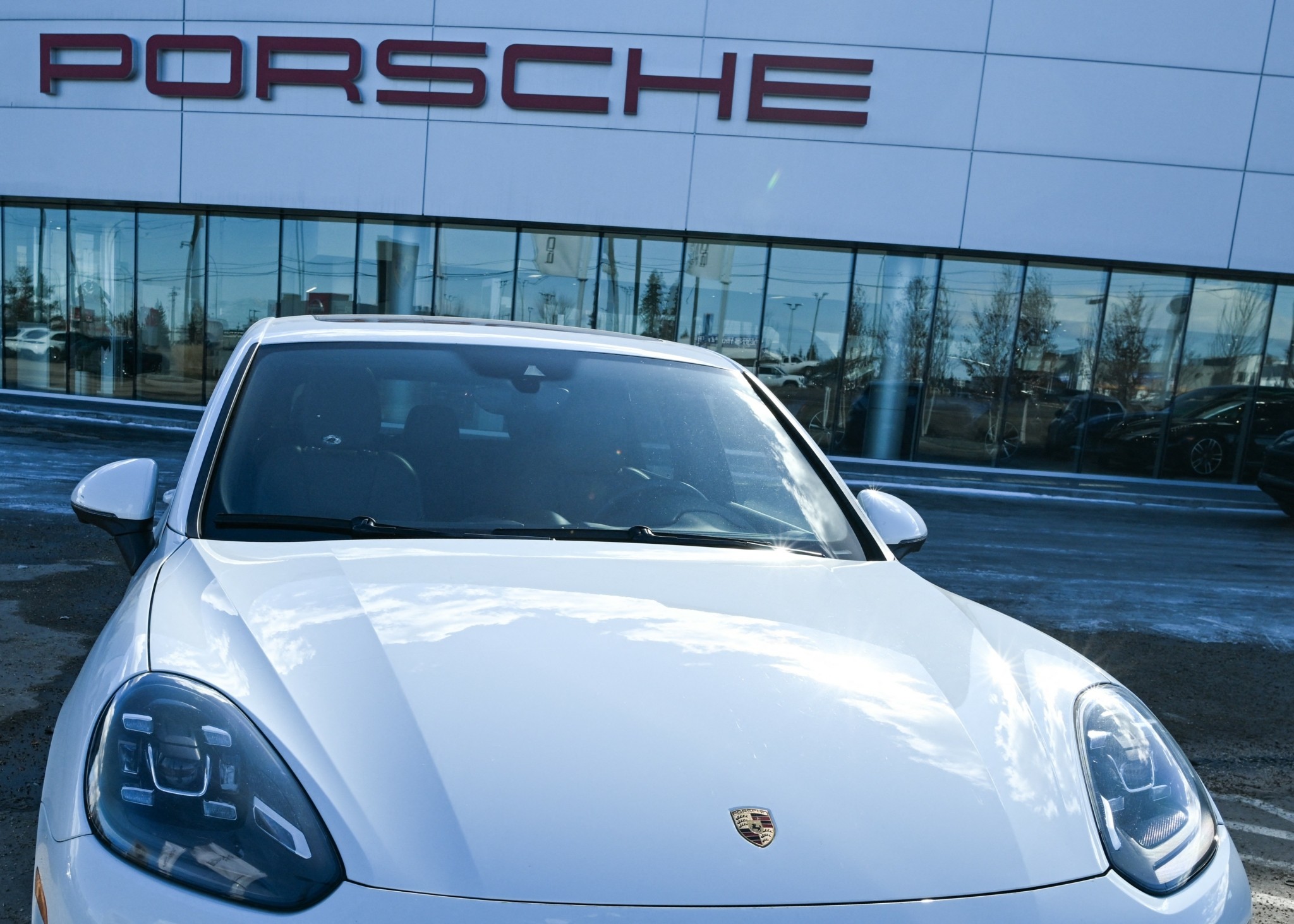 H Porsche φεύγει από τον DAX: Η κρίση στα ηλεκτροκίνητα πλήττει τη «ναυαρχίδα» της γερμανικής αυτοκινητοβιομηχανίας