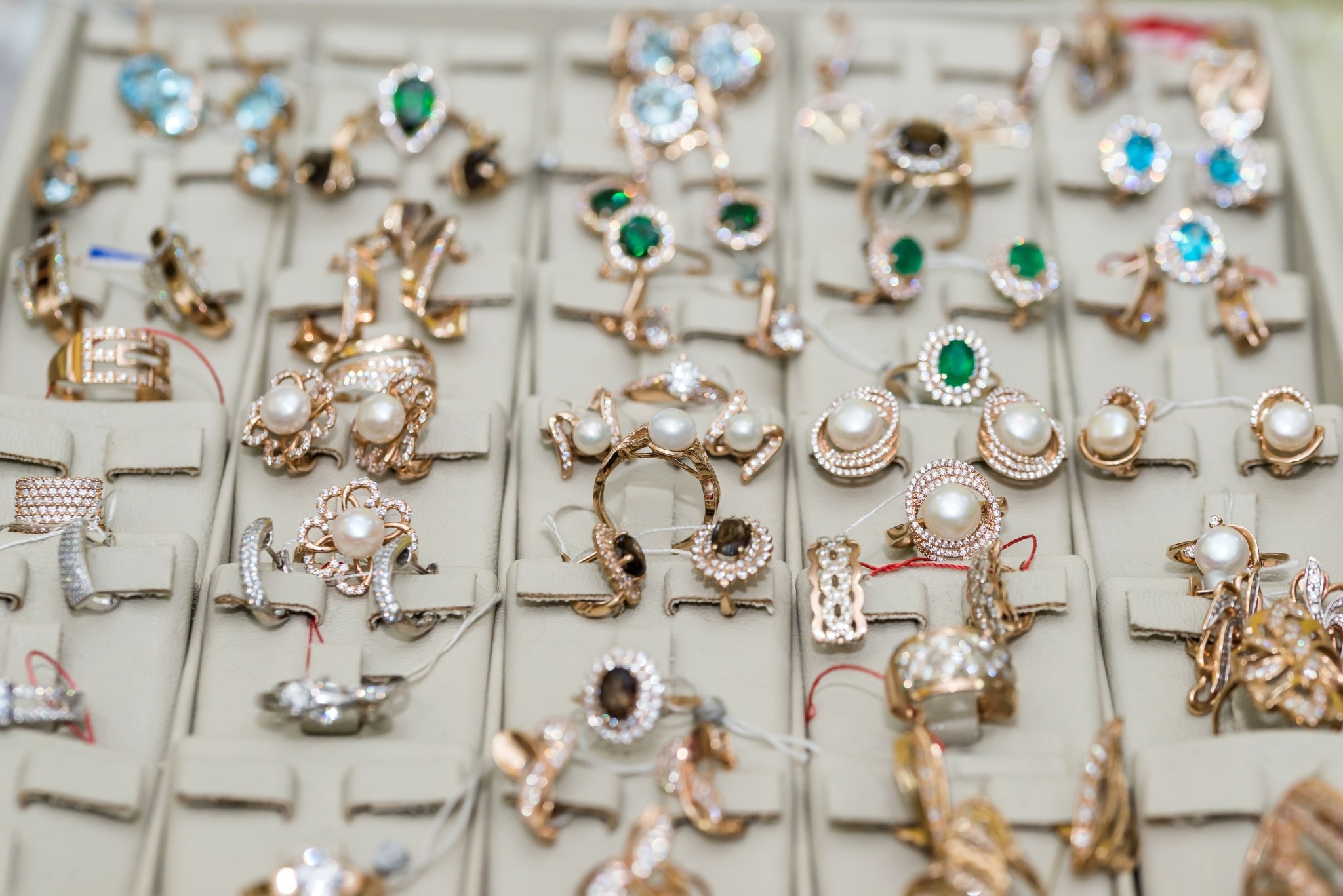 Σκουλαρίκια με τεχνητή νοημοσύνη: Οι τεχνολογικοί γίγαντες διευρύνουν τα wearables