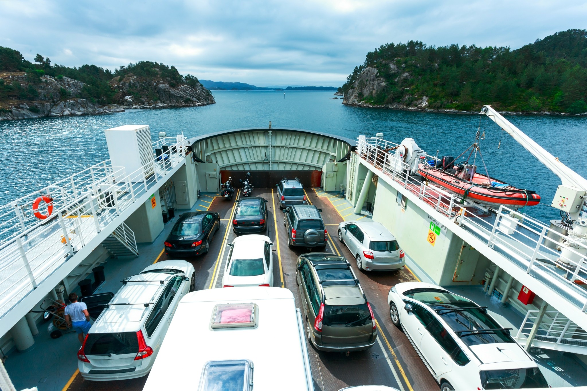 Pricefox: Να πάρετε αυτοκίνητο στο νησί ή να νοικιάσετε εκεί; – Τι σας συμφέρει περισσότερο; (πίνακας)