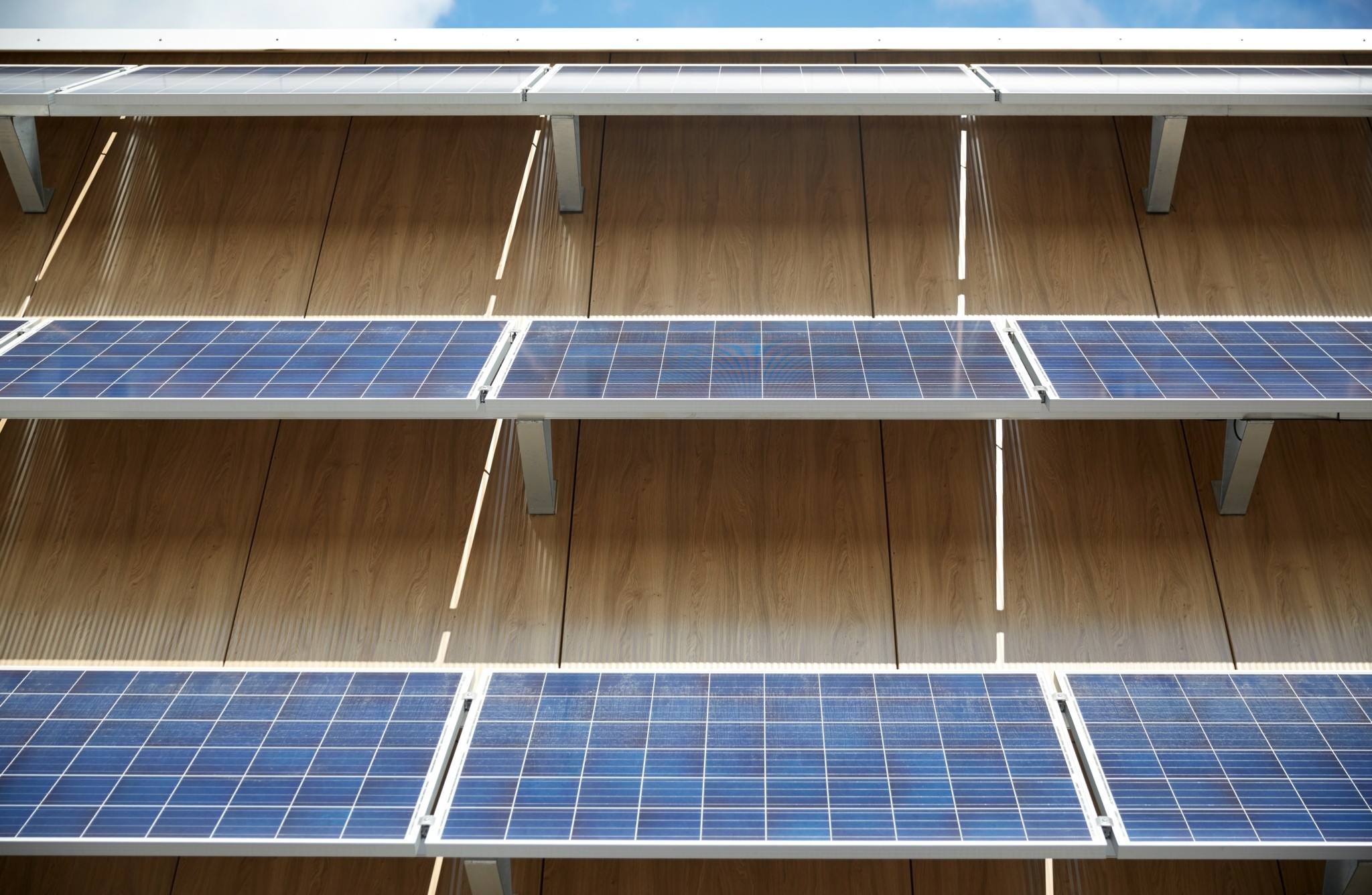 Φωτοβολταϊκά στο μπαλκόνι: Η νέα τάση στην κλιματική ουδετερότητα