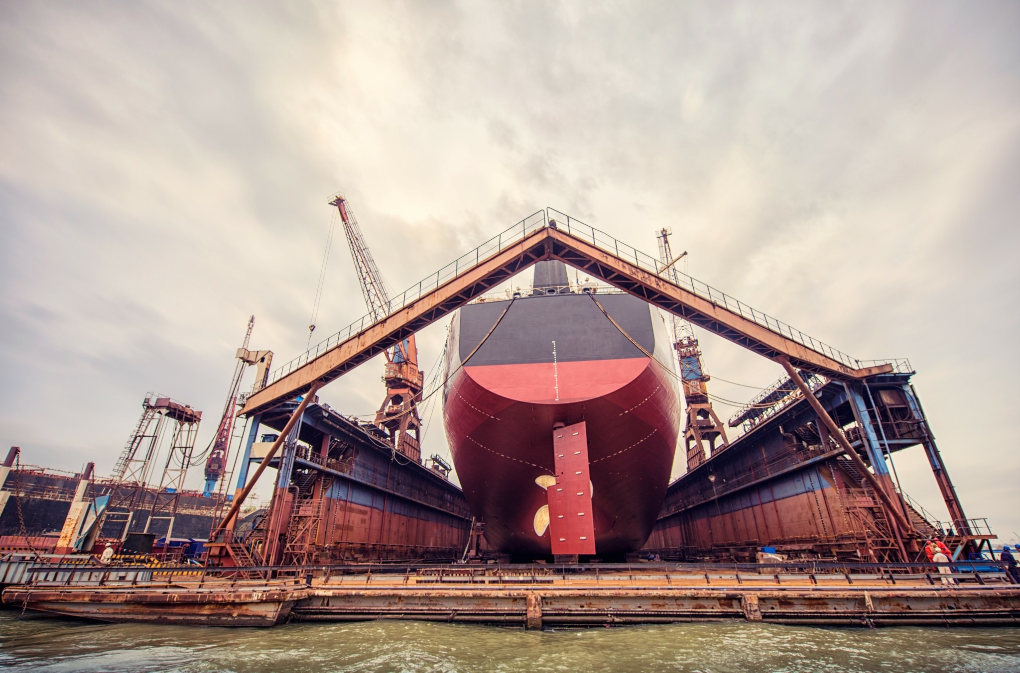 Κατακόρυφη πτώση 54% στις νέες ναυπηγήσεις το πρώτο εξάμηνο – Οι Έλληνες σχεδόν αποσύρθηκαν