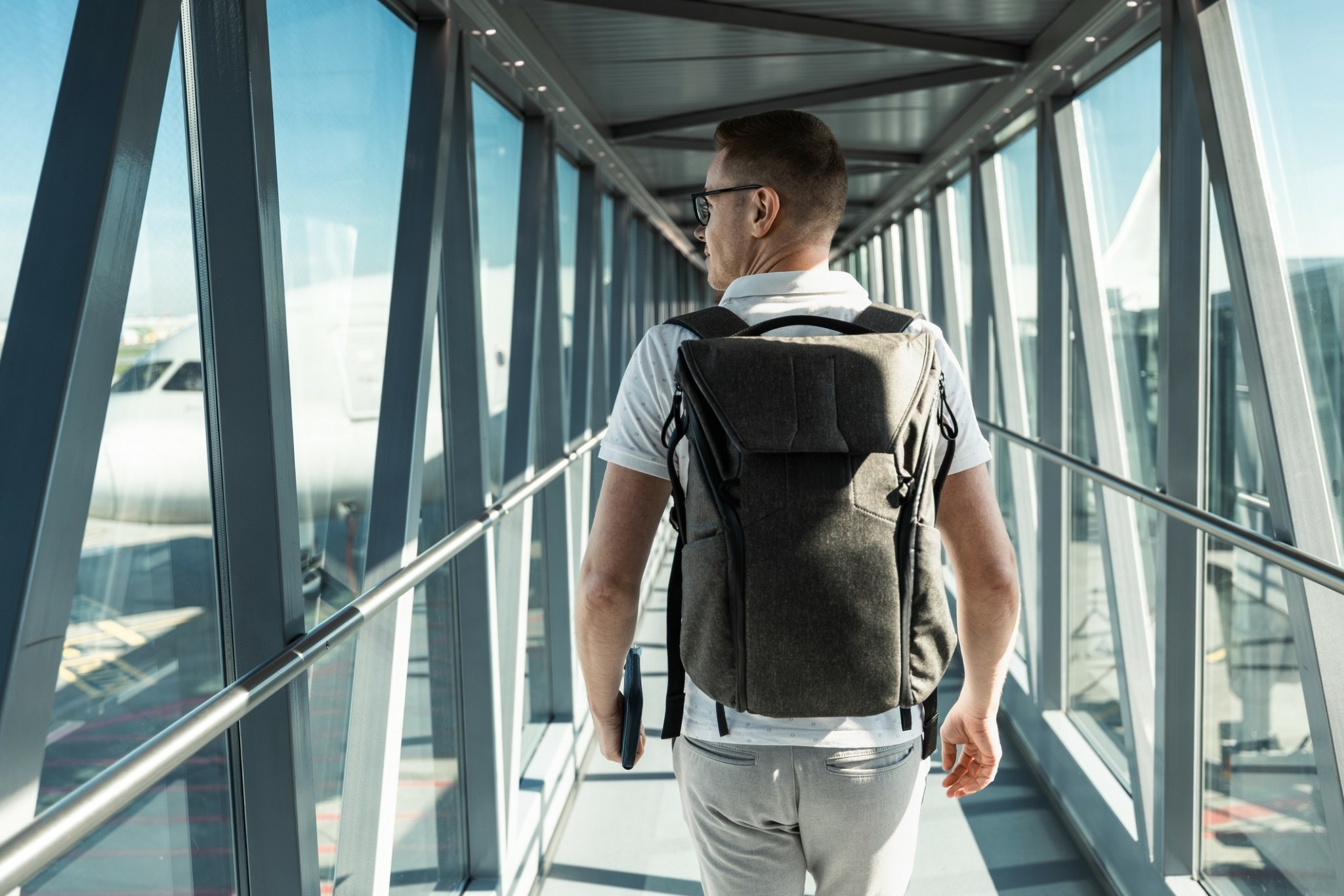 Πετάτε μόνο με χειραποσκευή; – Οδηγός για ταξίδια μόνο με ένα προσωπικό αντικείμενο