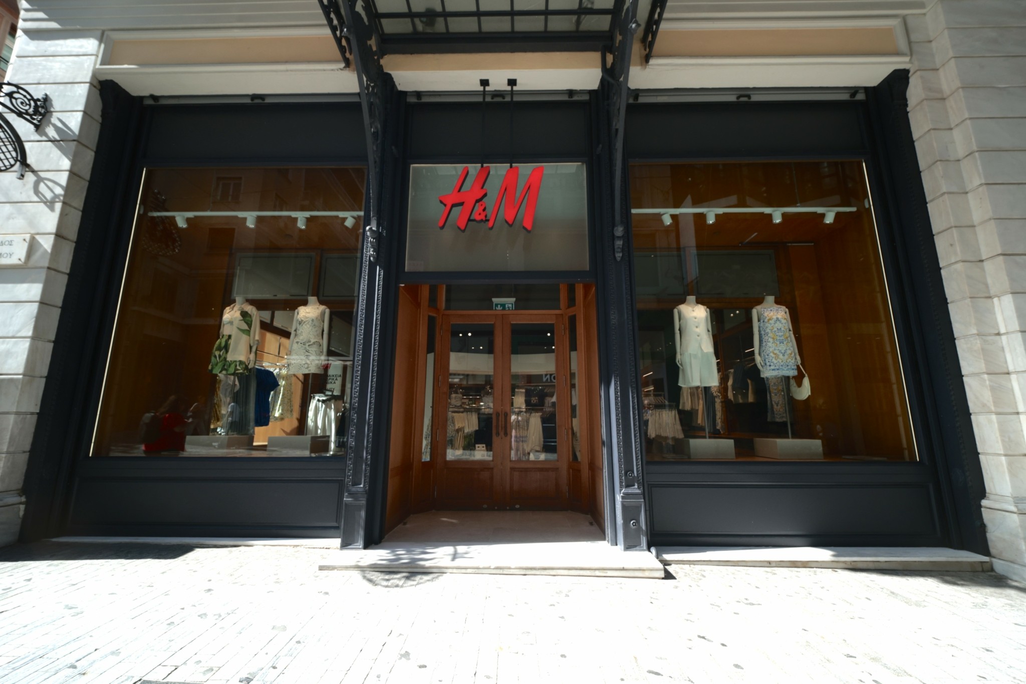 H&M: Πώς επαναπροσδιορίζει την εμπειρία shopping στην Ελλάδα (pic)