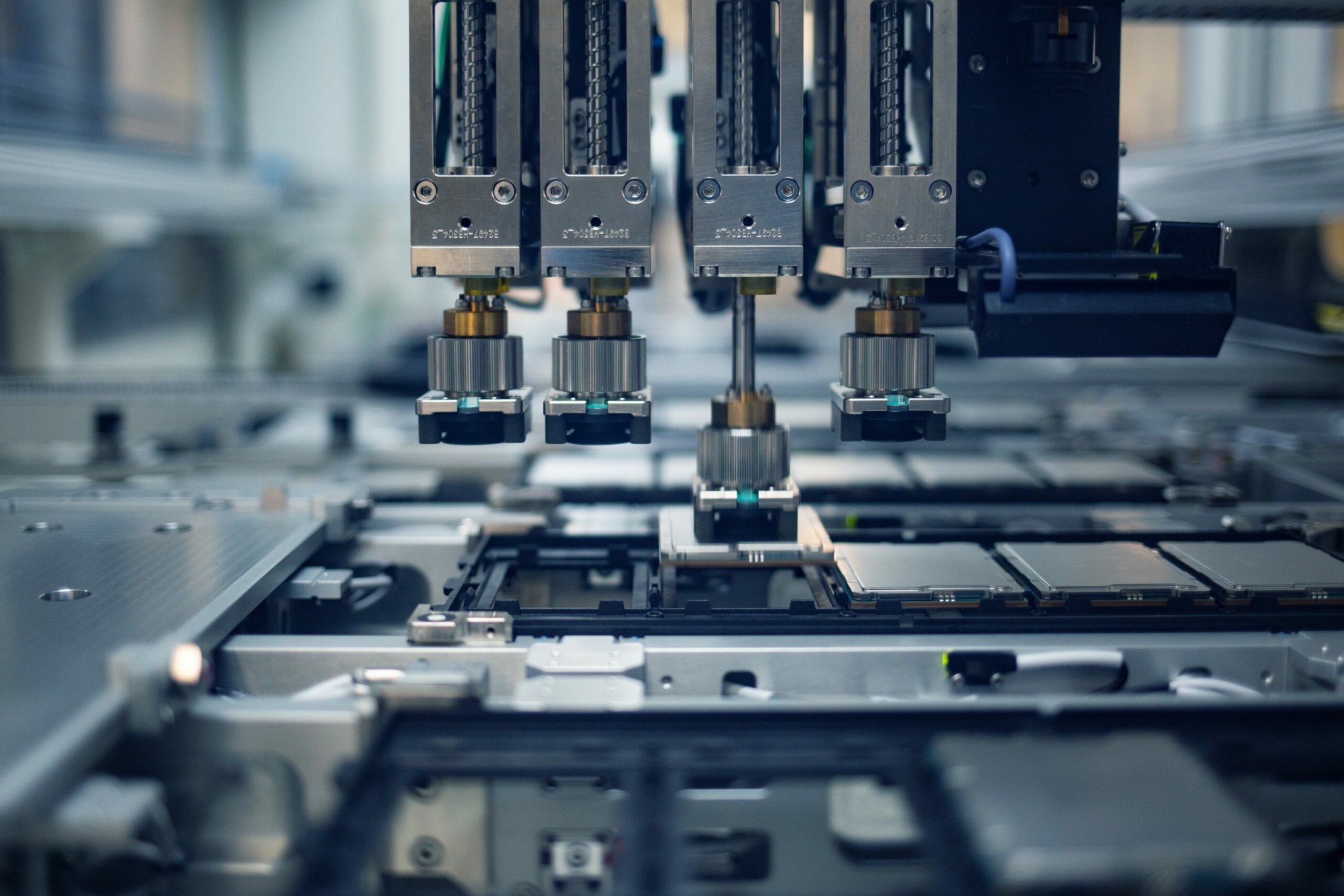 Πώς ο νέος CEO της Ιntel προσπαθεί να αλλάξει ριζικά τη στρατηγική του κολοσσού