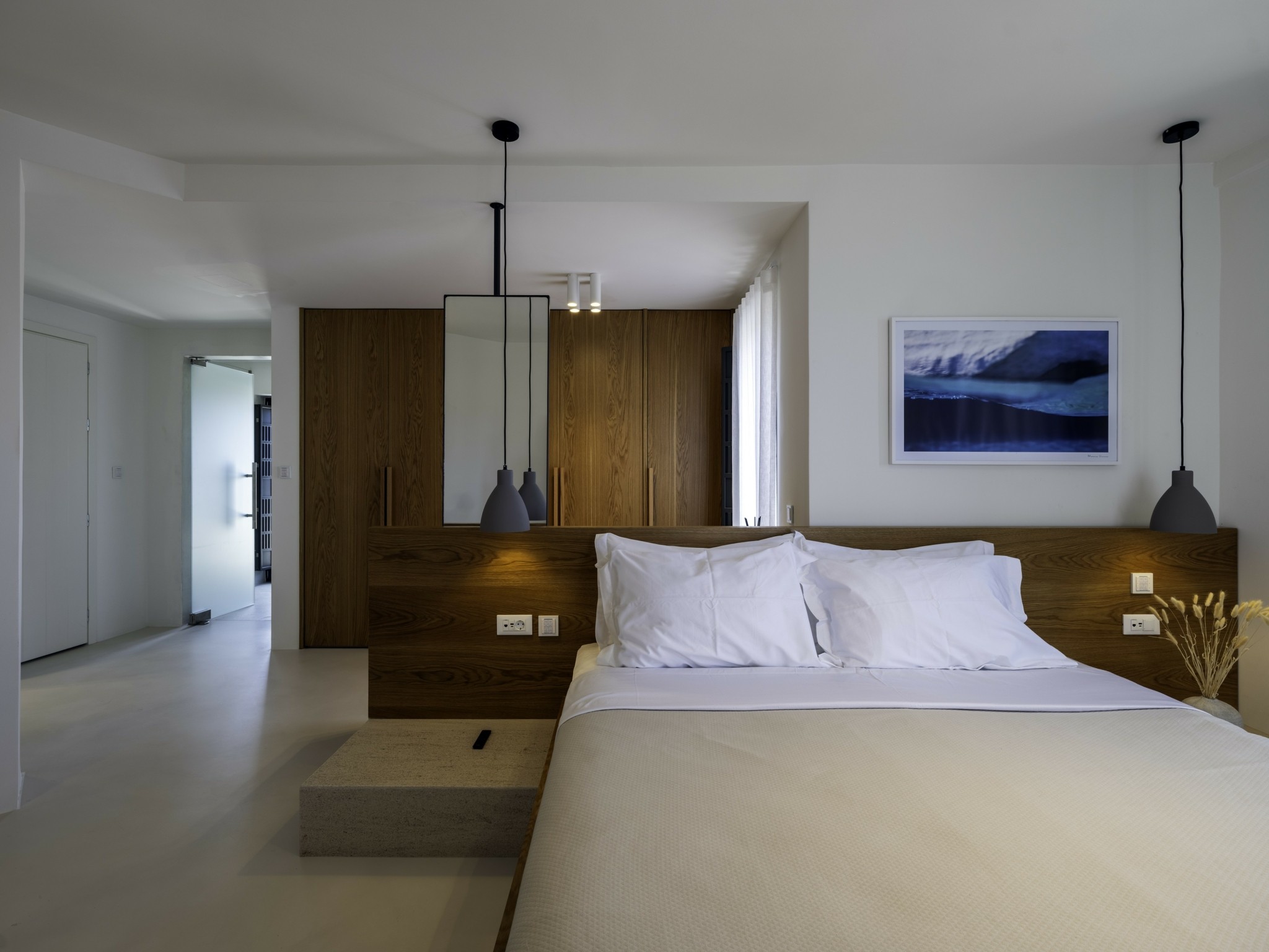 Σαντορίνη: Η εντυπωσιακή ανακαίνιση μιας βίλας με όραμα μοντέρνας αισθητικής