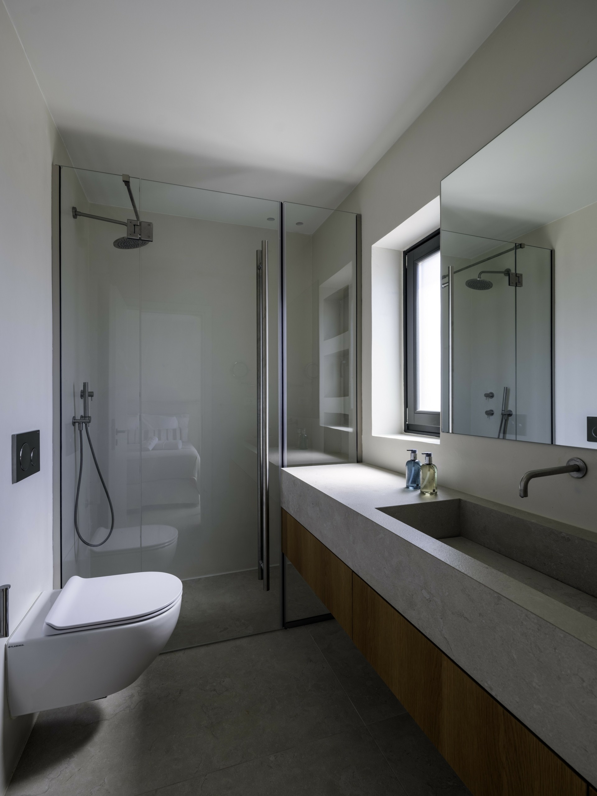 Σαντορίνη: Η εντυπωσιακή ανακαίνιση μιας βίλας με όραμα μοντέρνας αισθητικής