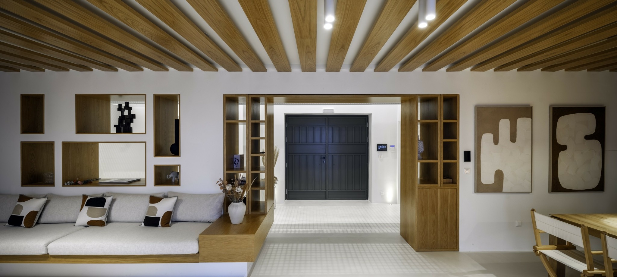 Σαντορίνη: Η εντυπωσιακή ανακαίνιση μιας βίλας με όραμα μοντέρνας αισθητικής