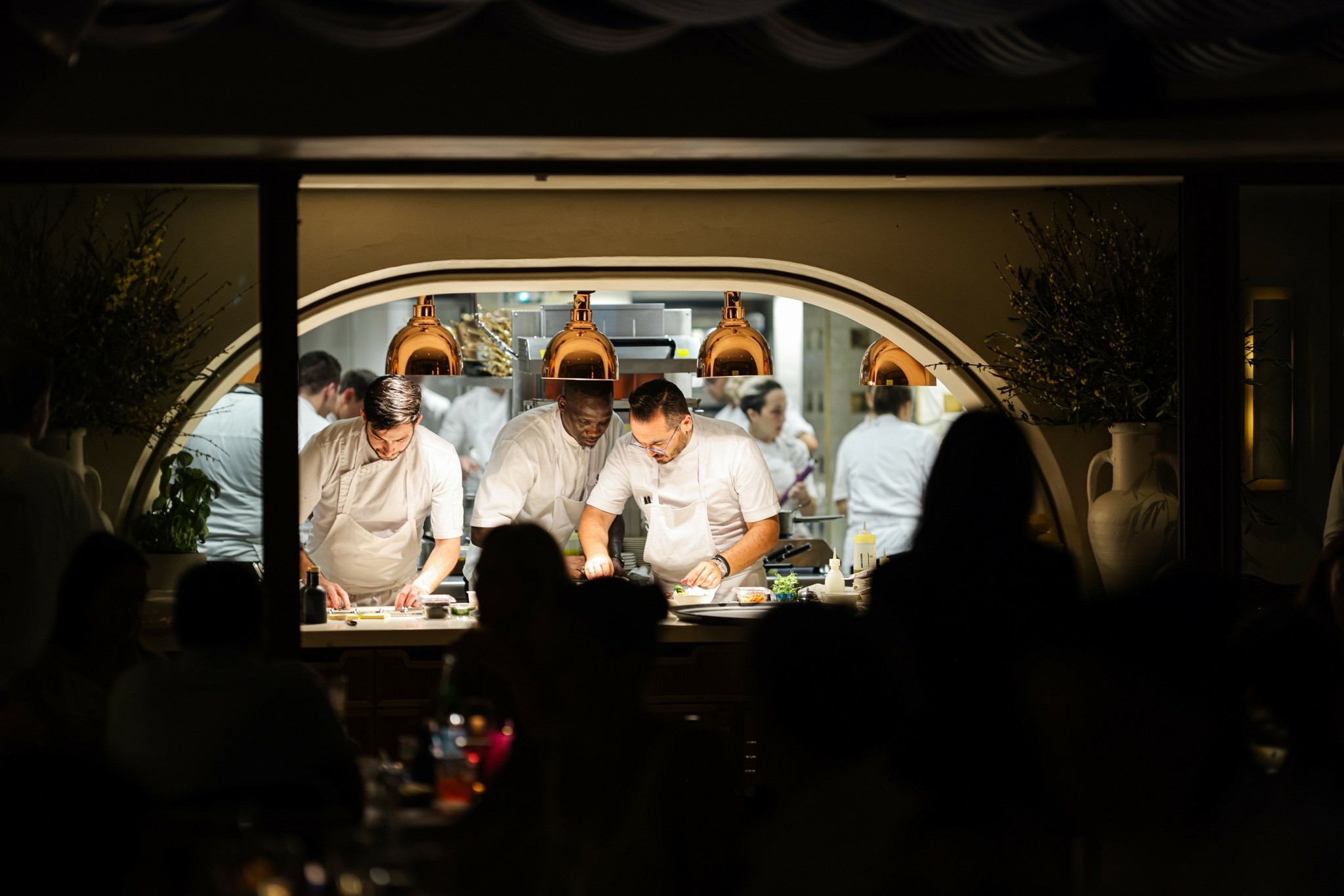 Anna: Το λαμπερό εστιατόριο του σεφ Γιάννη Κιόρογλου στις Κάννες και η ελληνική κουζίνα που κάνει θραύση