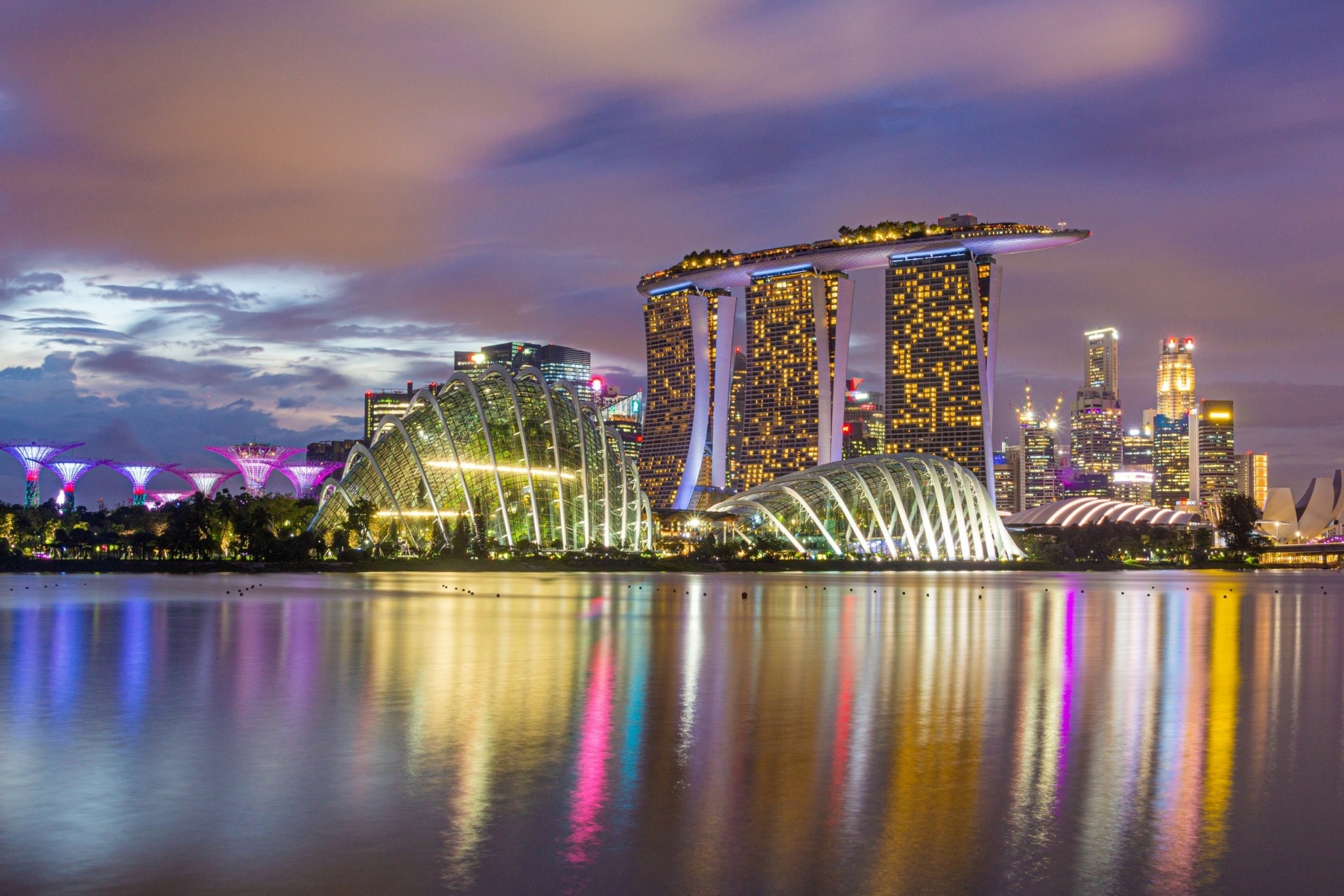 Σιγκαπούρη: Παραγωγή καθαρής ενέργειας από σταγόνες βροχής