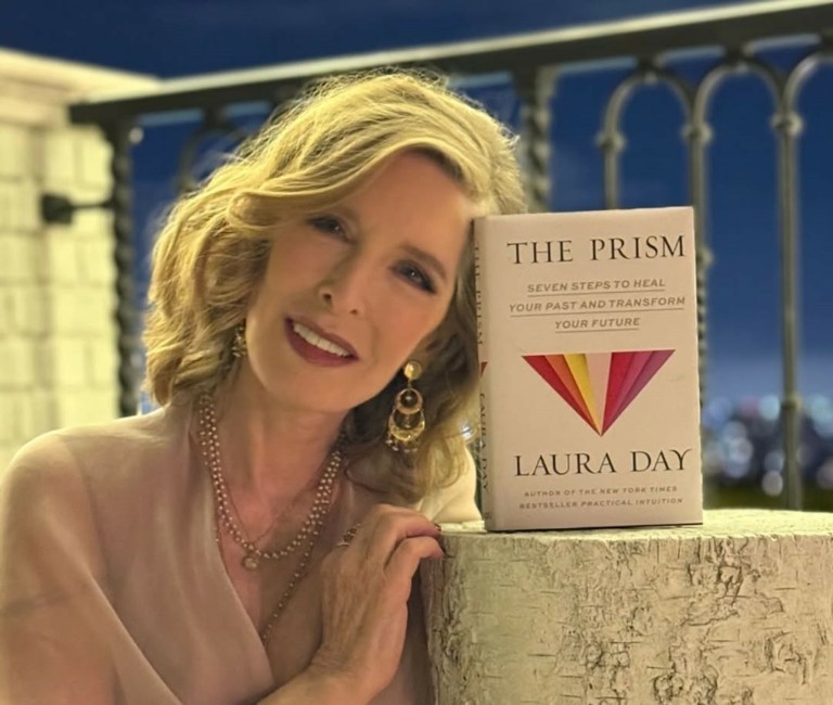 Laura Day: Το μέντιουμ των χολιγουντιανών σταρ έχει κάτι να μας πει