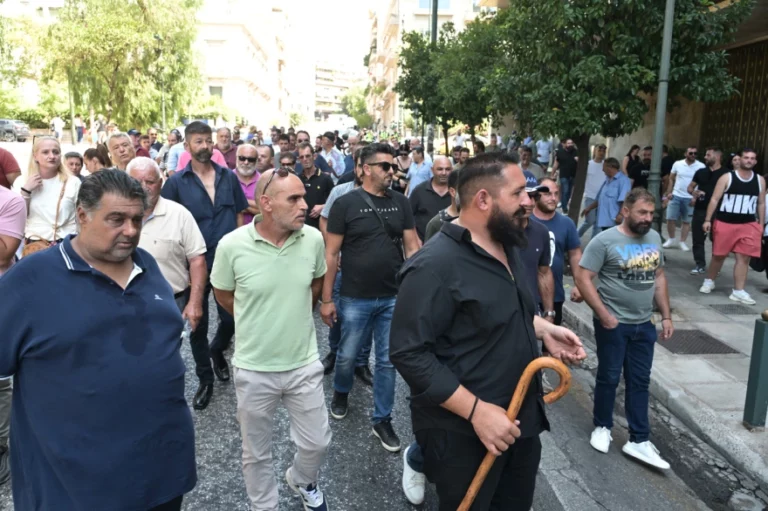 Διαμαρτυρία κτηνοτρόφων στο Μαξίμου – Ψήφισμα διαμαρτυρίας στον πρωθυπουργό