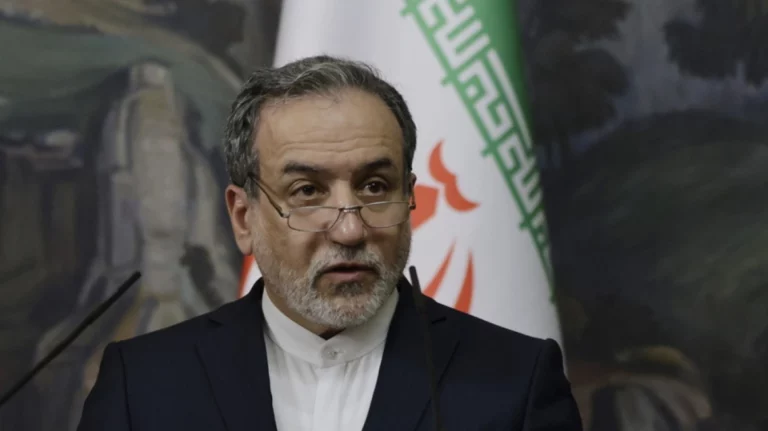 Ιρανός ΥΠΕΞ: Οι ΗΠΑ θα πρέπει να αποζημιώσουν την Τεχεράνη προτού ξεκινήσουν εκ νέου συνομιλίες για τα πυρηνικά