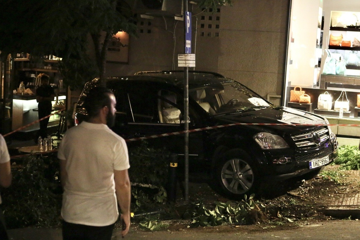 Πανικός στο Κολωνάκι: Πώς το τζιπ έπεσε σε πεζούς έξω από εστιατόριο – 11 τραυματίες, ένας σοβαρά