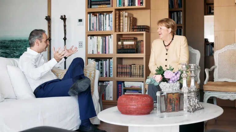 Συναντήθηκε με τη Μέρκελ ο Μητσοτάκης – Συζήτησαν για τις διεθνείς εξελίξεις