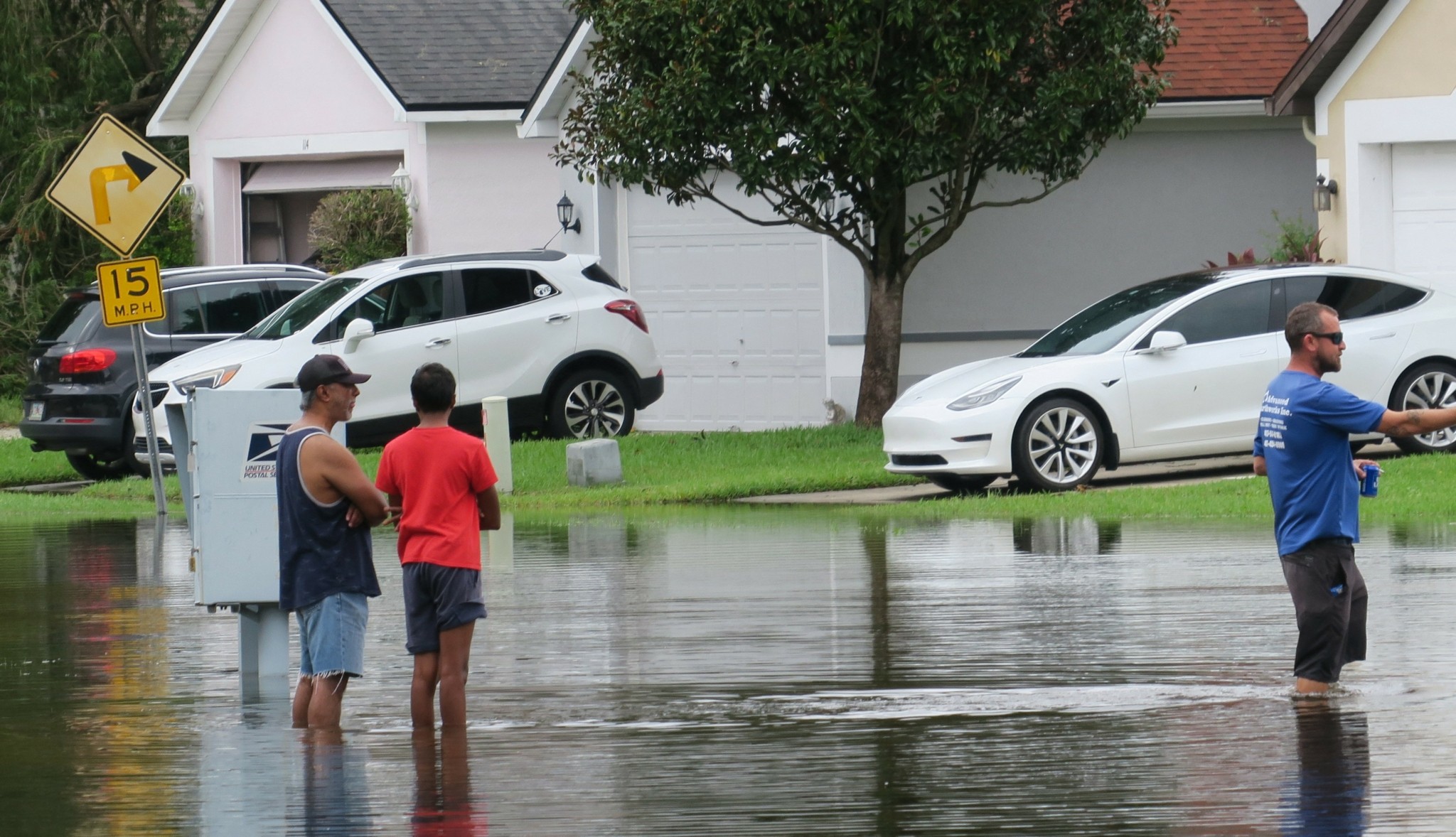 Σφοδρές βροχοπτώσεις στη Νέα Υόρκη – Πλημμύρισε το μετρό, ακυρώθηκαν πτήσεις (tweets)