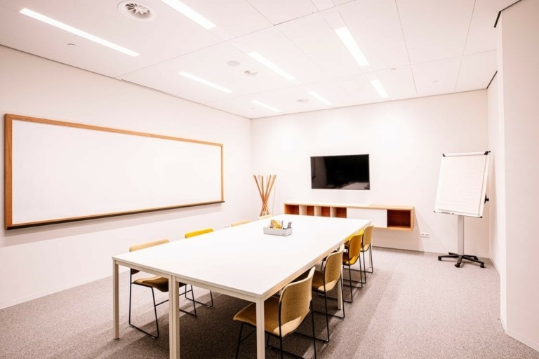 Η IWG επεκτείνεται με δύο νέα hubs στην Αθήνα – Η υβριδική εργασία αλλάζει τον χάρτη των επιχειρήσεων