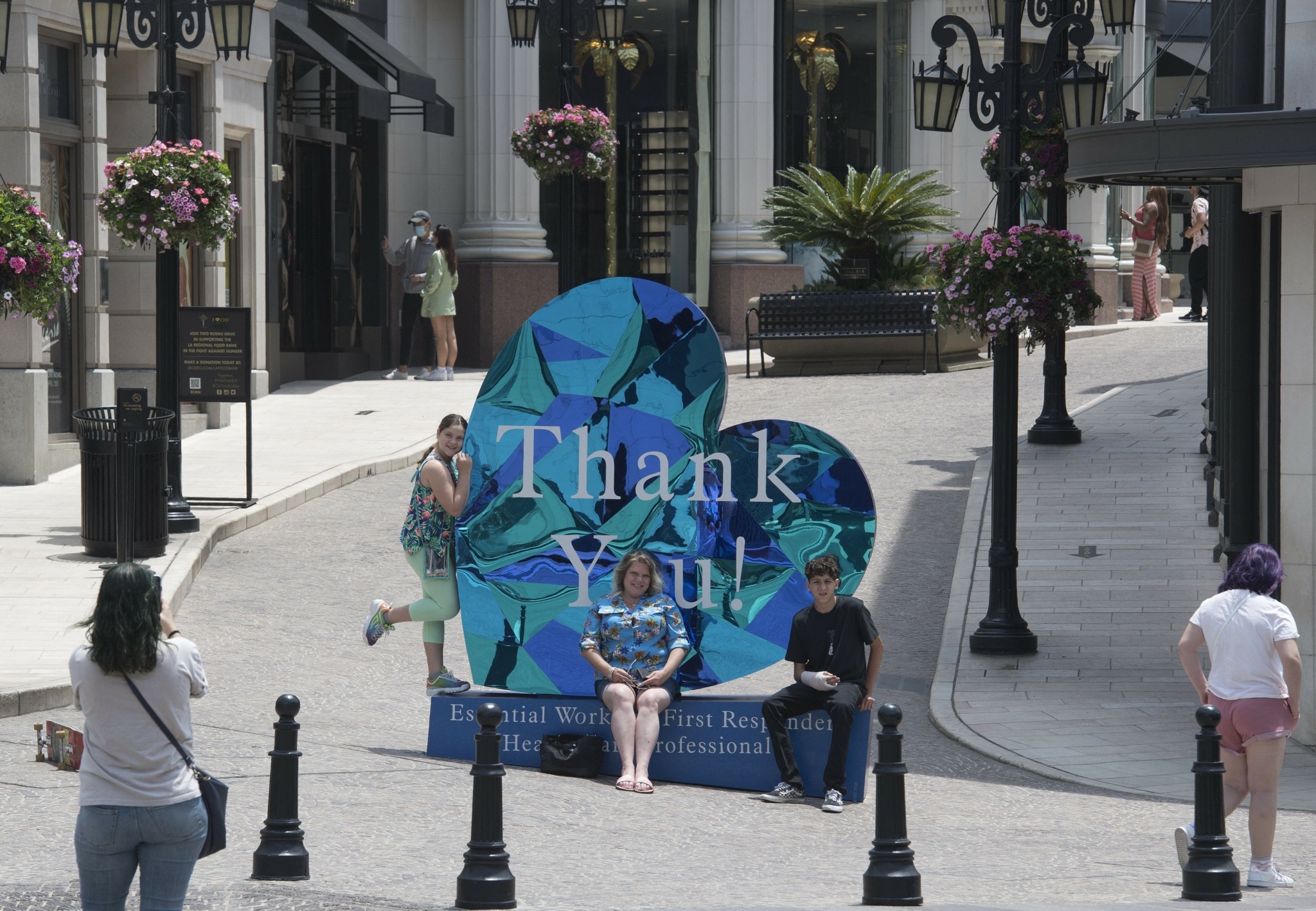 Ο Μπερνάρ Αρνό αλλάζει το Beverly Hills: Νέο Tiffany & Louis Vuitton στη Rodeo Drive