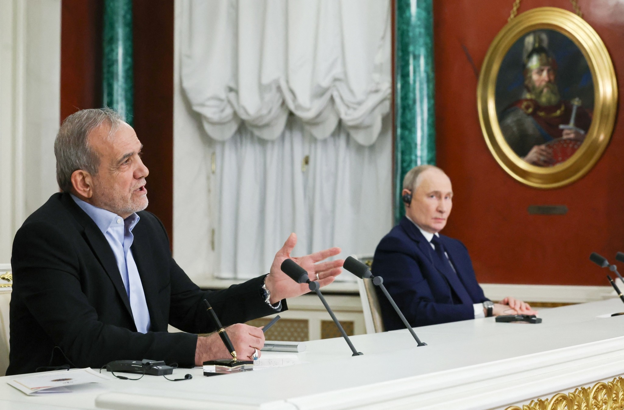 Τηλεφωνική επικοινωνία Πούτιν – Πεζεσκιάν για πυρηνικό πρόγραμμα και διεθνείς εξελίξεις