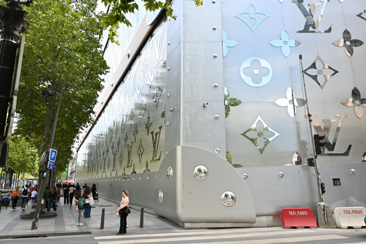 Louis Vuitton: Πώς ο γαλλικός κολοσσός επαναπροσδιορίζει το λιανικό εμπόριο | Ειδήσεις για την Οικονομία