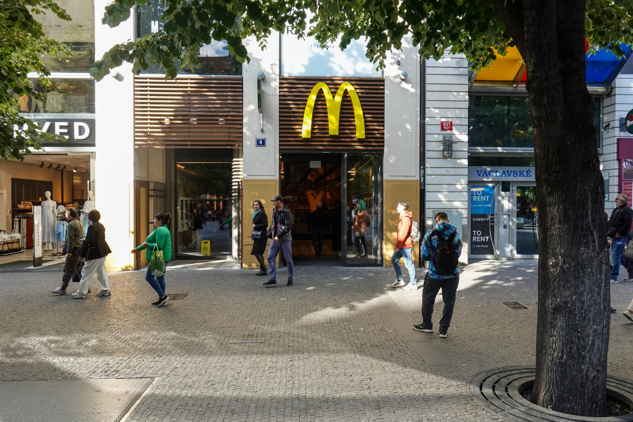Η McDonald’s ξεπέρασε τις προβλέψεις στο β’ τρίμηνο χάρη σε ισχυρές προσφορές και αύξηση των πωλήσεων