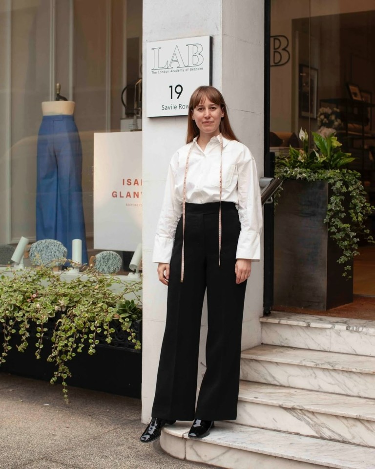 Λονδίνο: 5 ατελιέ για το τέλειο γυναικείο χειροποίητο κοστούμι